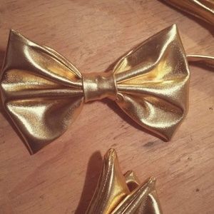 14 karat gold custom bowtie and matching hanky